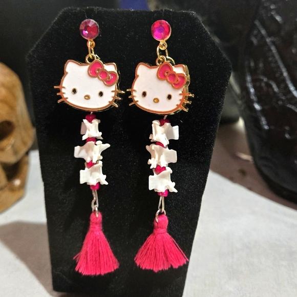 Jewelry made with Snake Vertebrae - Picture 1 of 16